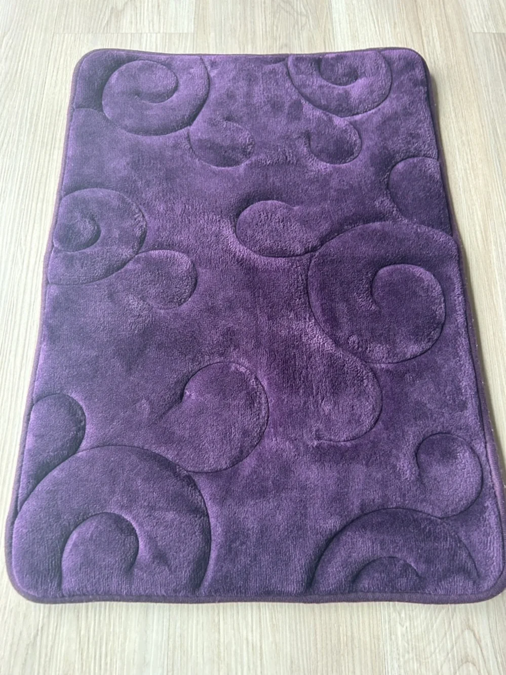 Plush Swirl Accent Rug Purple NWOT Bathroom Bath Mat Nonslip Comfort